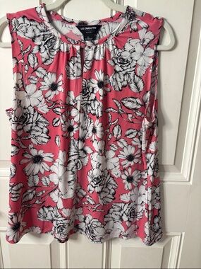 EUC Liz Claiborne Pink Floral Keyhole Blouse